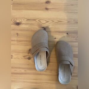 Sun and Stone girls clogs/mules, NWOT, size 13, tan